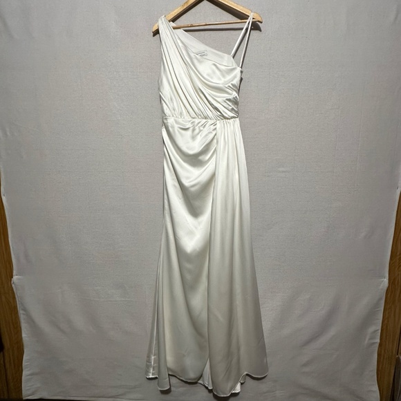 NWT Ieena for Mac Duggal Gathered One Shoulder Satin Faux Wrap Gown - size 4 - Picture 3 of 7